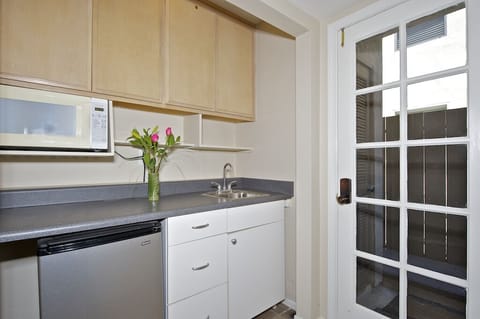 Ground floor kitchenette