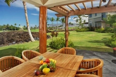 Private Lanai with Six Person Table