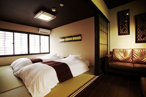 Bedroom & Reading Room (2nd floor)