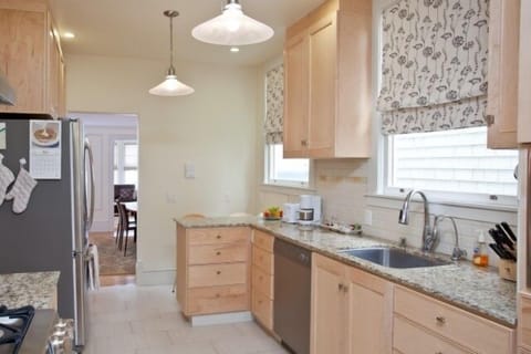 Generous gourmet ktichen with high-end appliances, including washer/dryer