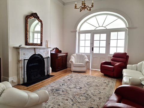 Large Lounge