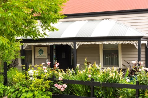 Comfy, eco-friendly and fun seven bedroom guesthouse in the heart of Bendigo