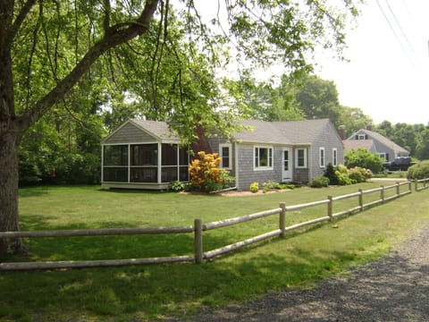 House with side yard