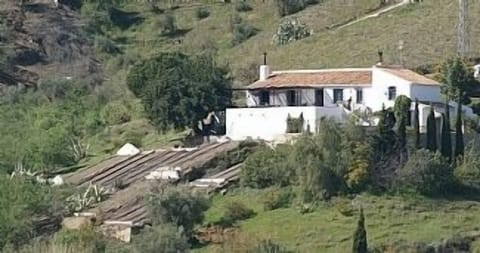 view from the road to Cómpeta