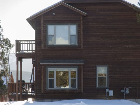 Street view from Wapiti Rd.