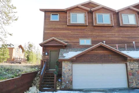 Fraser Townhouse, Wapiti Dr.