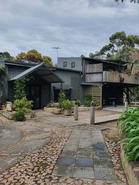 Gumtree House entrance 