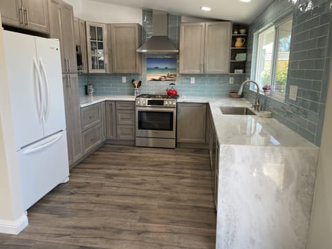 Beautiful gourmet kitchen waiting for you!