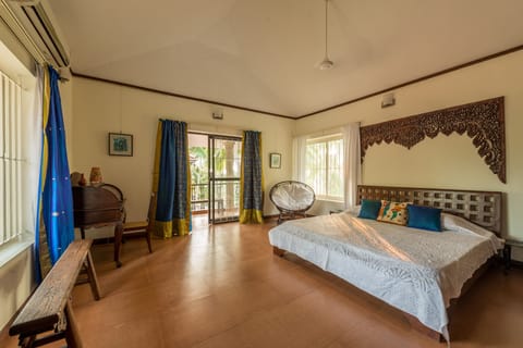 Suite bedroom (double) + private bathroom