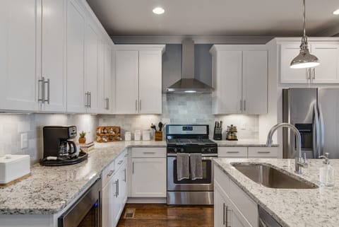 Fully stocked kitchen of your dreams!