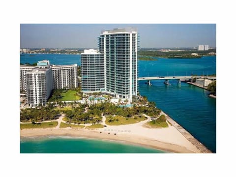 5 STAR RITZ CARLTON BAL HARBOUR....AN OASIS OF UNDERSTATED ELEGANCE