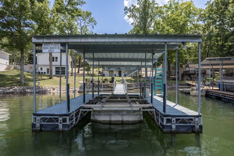 LAKEOZARKVACATION.COM