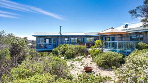 Ideal holiday rental with ocean views and minutes walk from beach