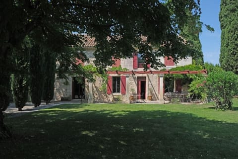 MAUSSANE LES ALPILLES vacation rental, comfortable house for rent for 14 people. Online reservation with Plaisirs & Maisons de Provence