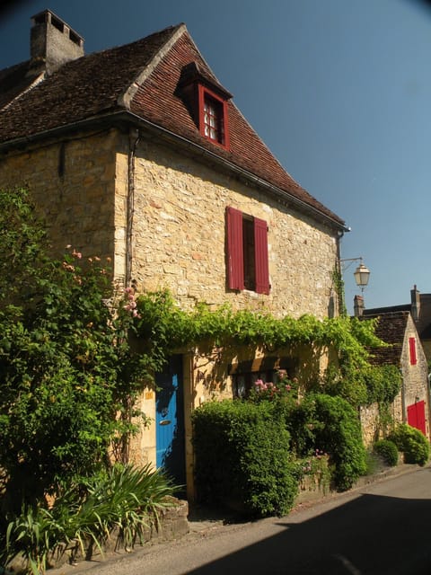 La Maison on a lovely summer day in Domme.