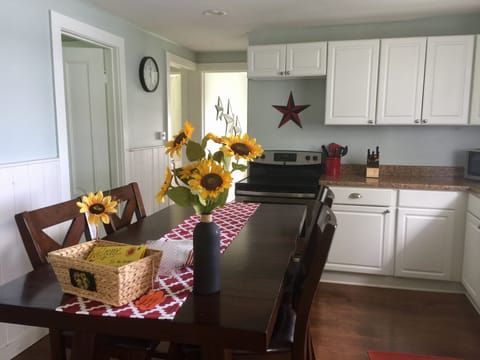 Cute and functional new kitchen well-equipped to prepare and enjoy yummy meals!