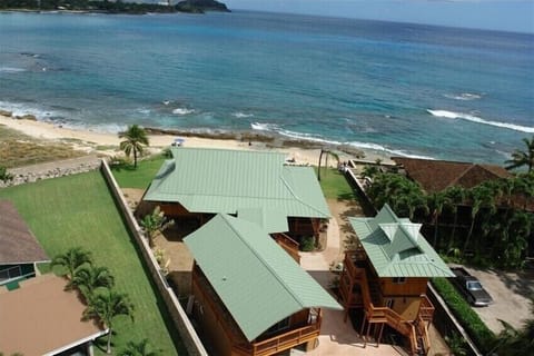 Beach front 150 feet of sandy beach! Best Diving on Oahu! A true tropical dream!