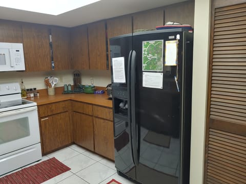 Full size fridge/freezer with filtered water and ice maker