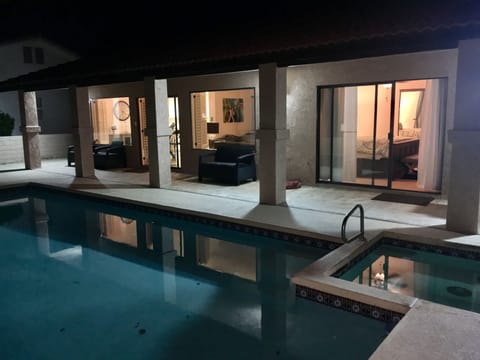 Private pool and jacuzzi