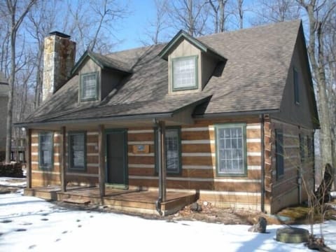 Authentic Log Cabin for Unique Wintergreen Resort Experience