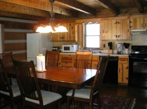 Full kitchen for entertaining friends and family.