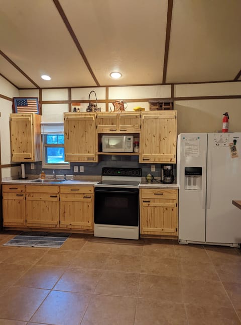 Full kitchen with all cooking needs