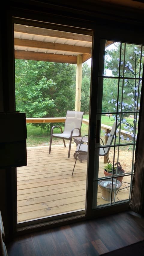 Sliding door to side deck