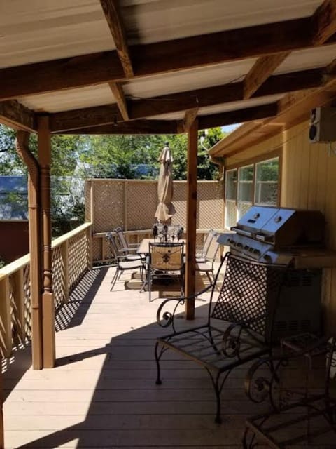 Back deck with patio table & chairs, and grill