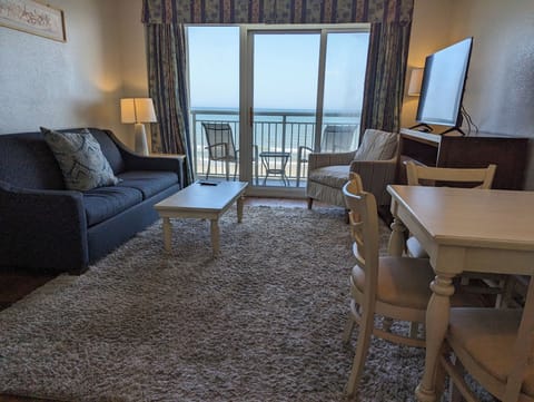 Living room with balcony facing the ocean