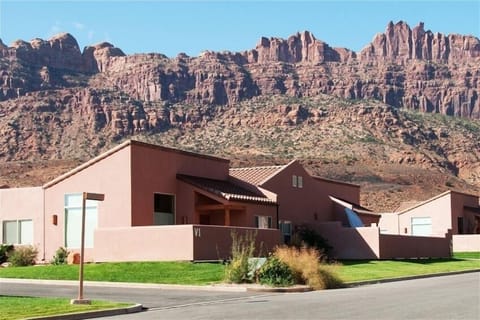 Wonderful Views of the Moab Rim!