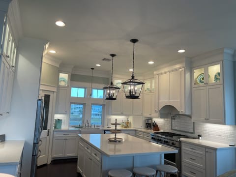 Beautiful chef's kitchen equipped with everything you need!