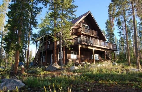 Hilltop Mountain House overlooking Shadow Mountain Lake