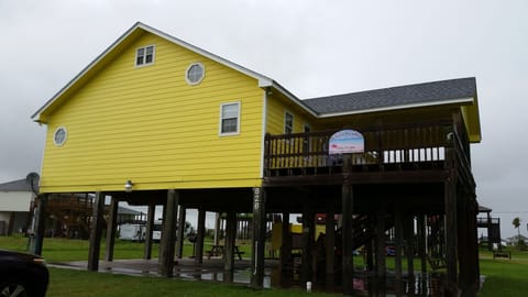 Large slab under the house for parking, grilling, playing games, or relaxing.