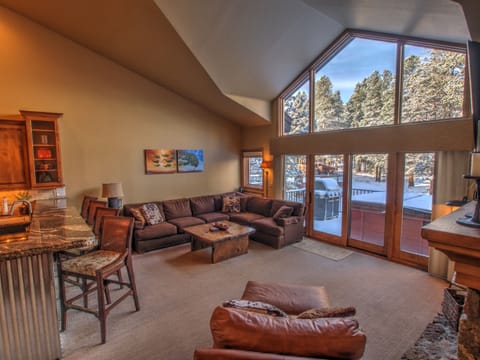 Living Room with Private Hot Tub &  Gas Grill