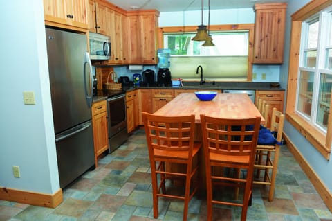 Kitchen seats 5 at the island!