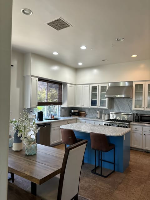 Kitchen great for entertaining