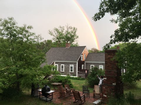 Ryder Pond House - Side yard w/outdoor shower & patio w/fireplace & grills
