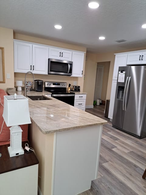 kitchen fully equipped