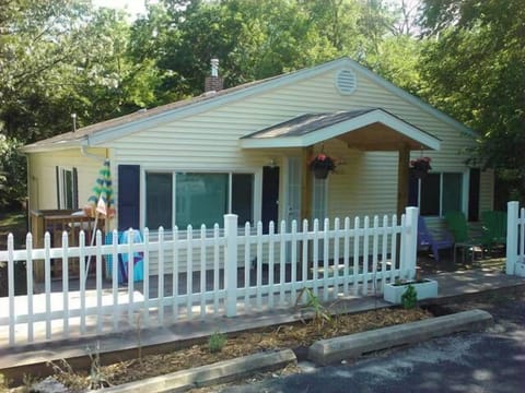 Maple Avenue Cottage - Front