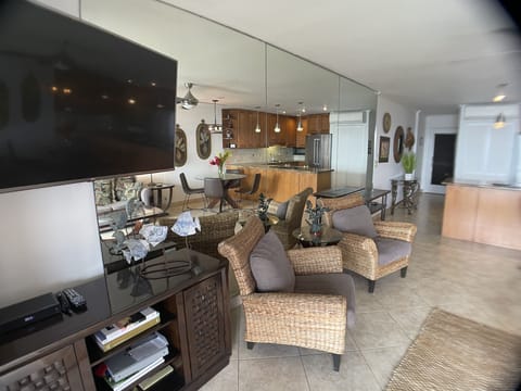 Smart TV can stream with your subscription and has Oceanic Time Warner channels