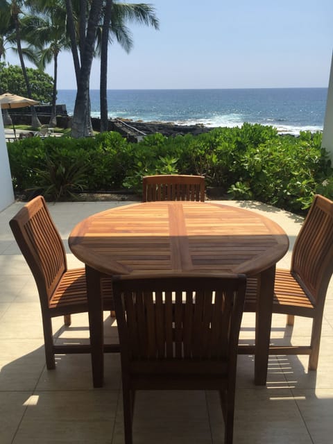Lanai dining table without the insert to make the table seat 6.