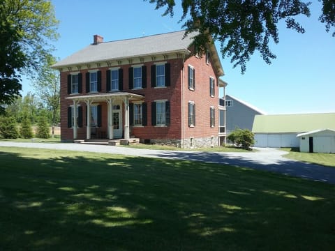 Front view of house 