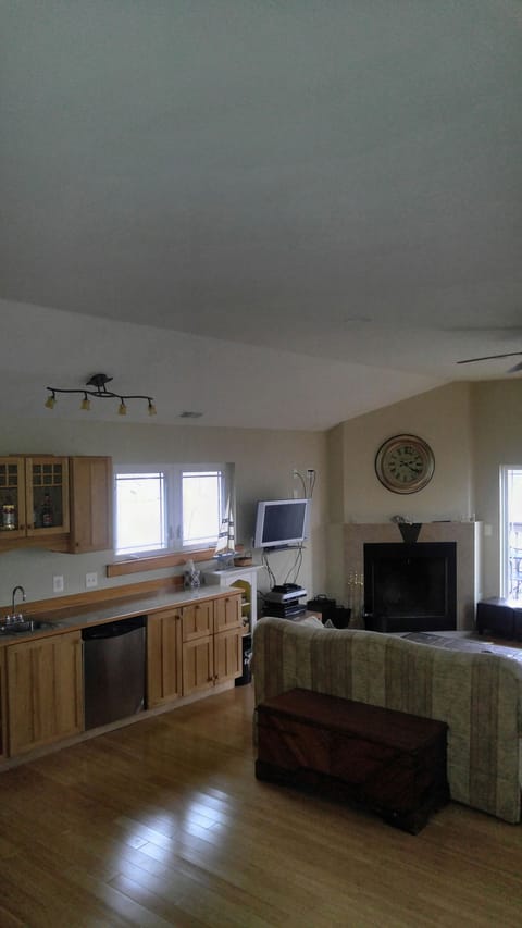 2nd floor living room