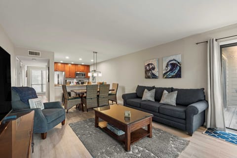 Villa in the heart of Palmetto Dunes with open concept living/kitchen area