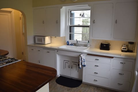 Kitchen with vintage cabinets includes dishwasher and is fully equipped.