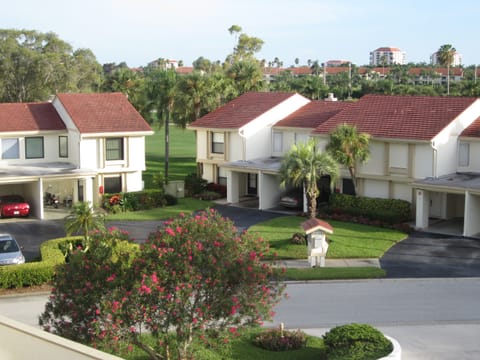 Balcony View / golf course