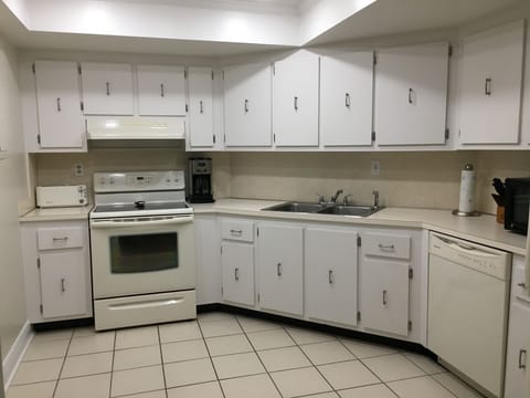 Kitchen w/ Refrigerator, Stove & Oven, Microwave, Food Disposal, and Dishwasher