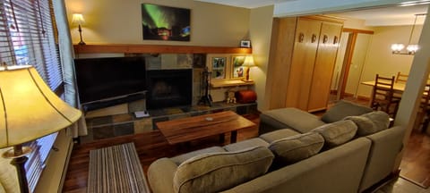 living/dining area
