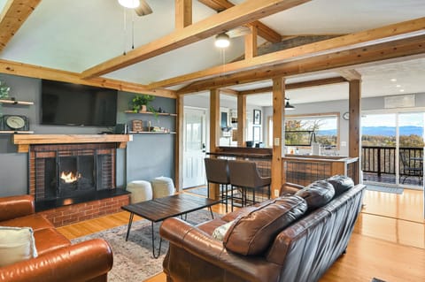 Living room has amazing views of the mountains!