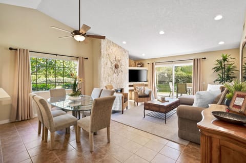 OPEN FLOORPLAN WITH VAULTED CEILINGS, HUGE SECTIONAL, ROOM FOR THE WHOLE FAMILY!